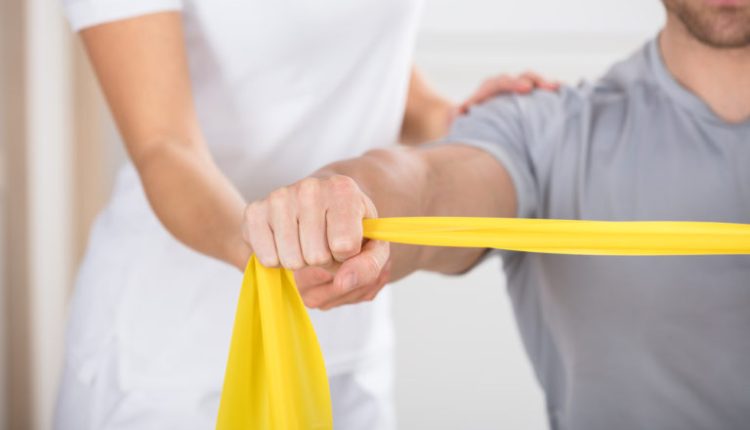 جراحس شکستگی استخوان بازو به عمراه فیزیوتراپی